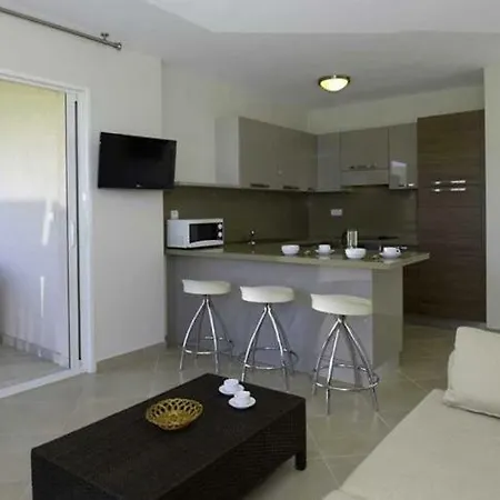 Porto-vecchio Sleeps 2 Pool Air Con Wifi